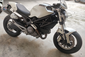 Ducati Monster 696