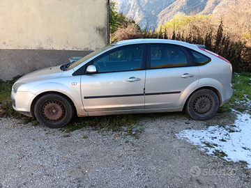 Vendiamo ford focus