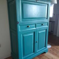 Mobile con cassetti e scrittoio color turchese