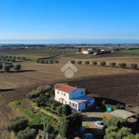 VILLA SINGOLA A MONTALTO DI CASTRO