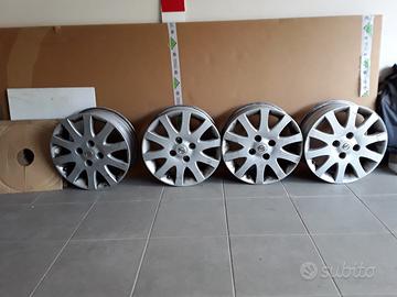 Cerchi in lega Nissan da 16 pollici