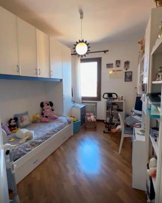 Letto e scrivania per ragazzi