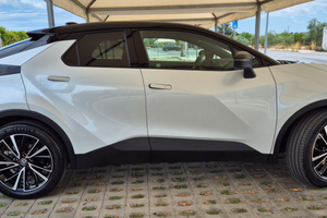 Toyota c-hr ng-24 lounge 2.0 hybrid 200 cv
