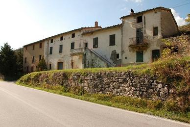 Casolare colonico tra Umbria e Marche, Fiuminata M