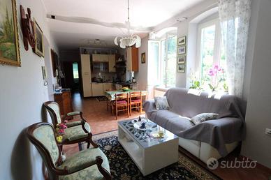 Appartamento di 100 m² con 5 locali a Mignanego