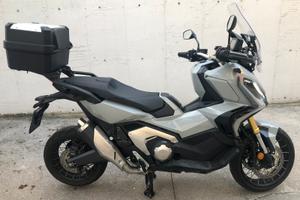 Honda x-adv 750 11900 km