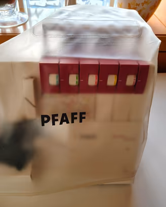 Taglia e cuci Pfaff cover style 4850