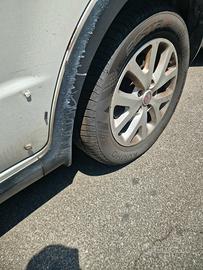 gomme nuove con cerchi