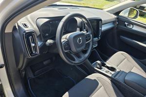 VOLVO XC40 T3 GEARTRONIC MOMENTUM PRO