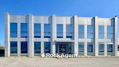 Immobile di 816 m² con più di 5 locali a Capannori