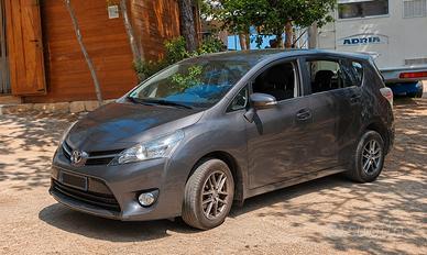toyota verso 