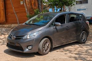 toyota verso 