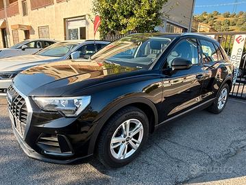 Audi Q3 35 2.0 tdi Business s-tronic