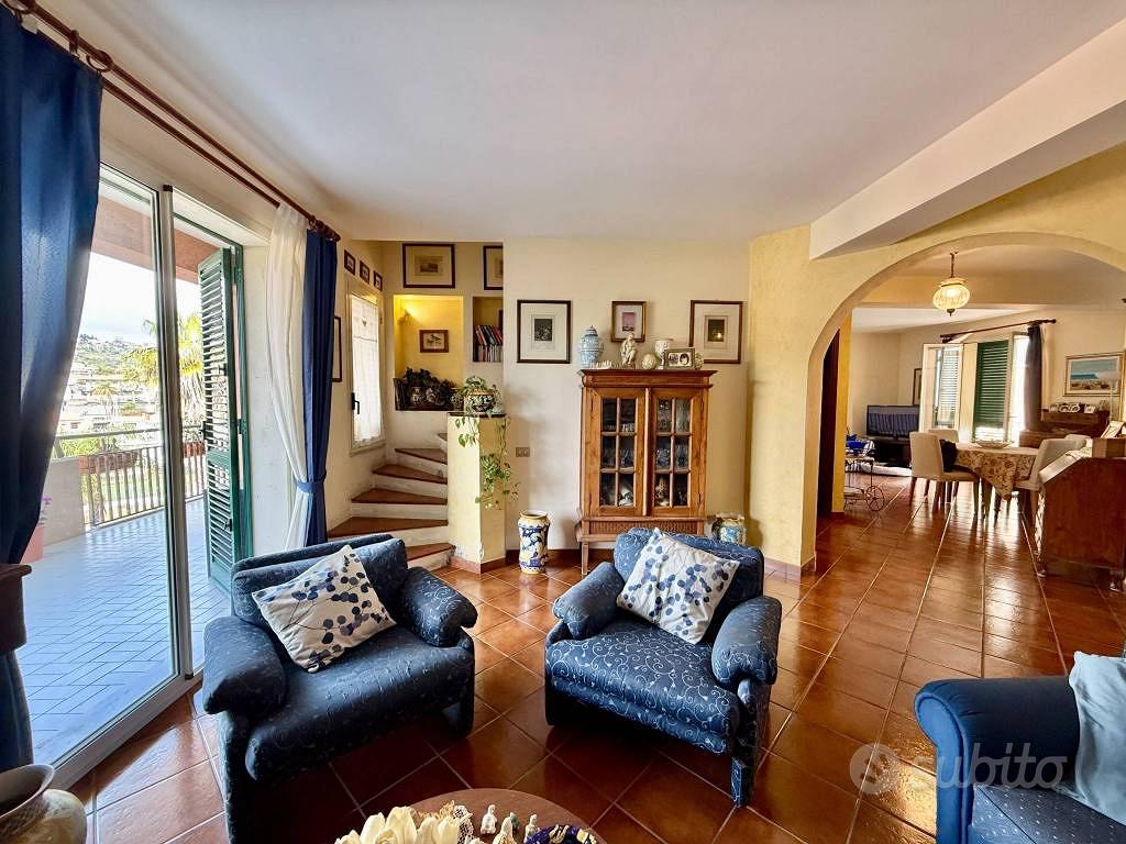 Appartamento di 145 m² con 5 locali e box auto a A - Vista 6