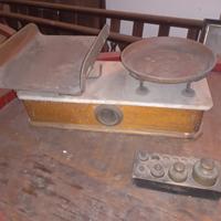 bilancia antica due piatti