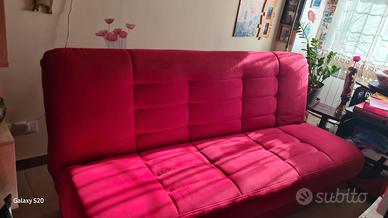 divano letto in buone condizioni  .125x187.aperto 