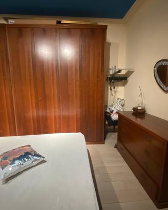 Camera matrimoniale in legno massello - buone cond