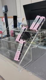 Espositore a scaletta da banco