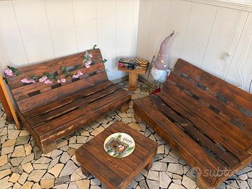 Set 2 divanetti in legno + tavolino