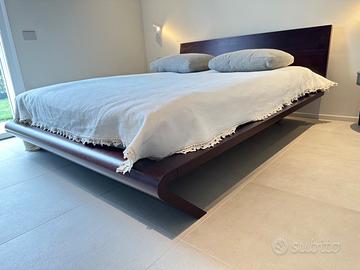 Letto matrimoniale di design con suo matera