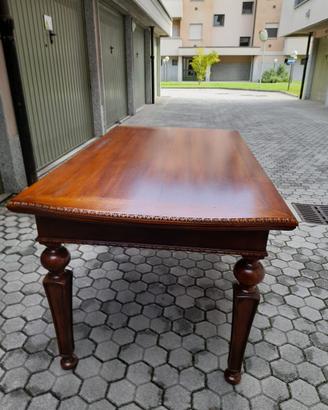 Tavolo in legno massello