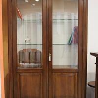 Cristalliera a due ante in legno massello