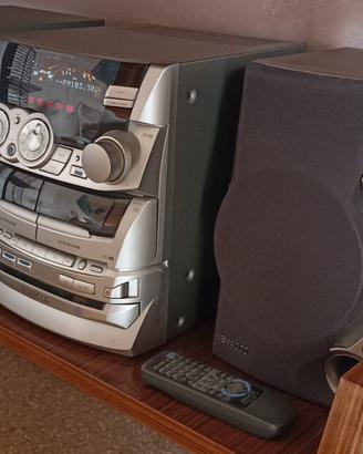 Stereo : radio, lettore CD, lettore audiocassette