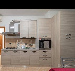  Arredamento  completo  disponibile da 11 Maggio  