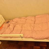 Lettino per bambini con sponda e materasso