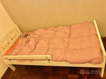 Lettino per bambini con sponda e materasso