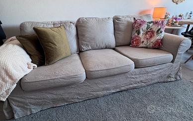 Divano IKEA grigio
