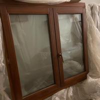 Finestra in legno, doppi vetri e persiane