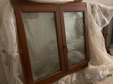 Finestra in legno, doppi vetri e persiane