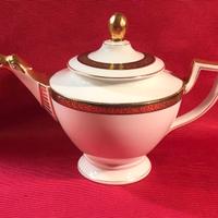 antica teiera in porcellana bianca e oro zecchino