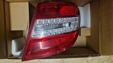 fanali postetiori  mercedes  classe c  sw w204