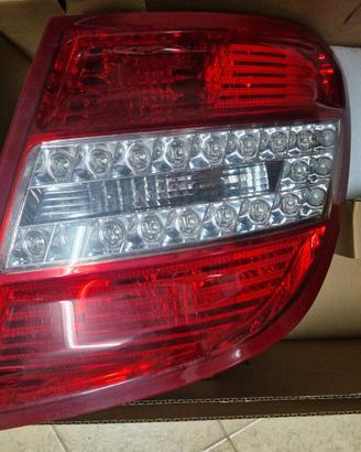 fanali postetiori  mercedes  classe c  sw w204