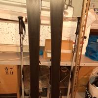 sci con bacchette. scarponi da sci  .scarpa spinni