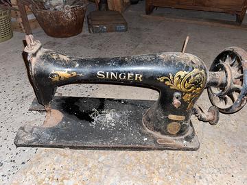 Macchina da cucire antica SINGER