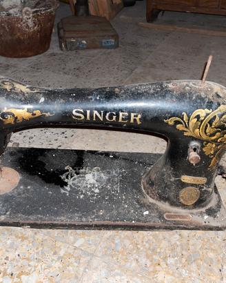 Macchina da cucire antica SINGER