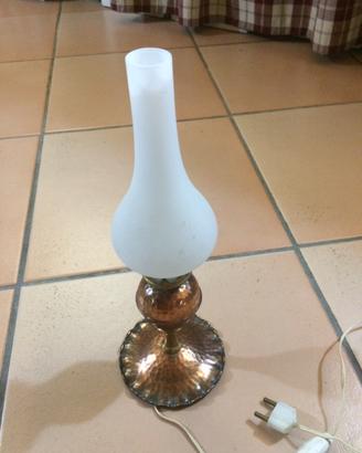 Vecchia lampada in rame