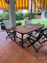 Tavolo da esterno allungabile in legno