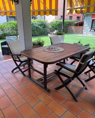 Tavolo da esterno allungabile in legno