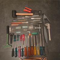 Vari attrezzi meccanici di marchio multiplo