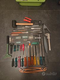 Vari attrezzi meccanici di marchio multiplo