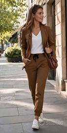completo donna pantaloni e giacca 