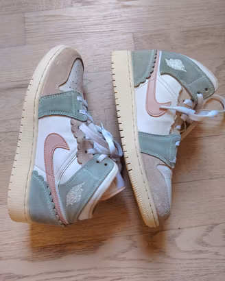 Air Jordan 1MidSE