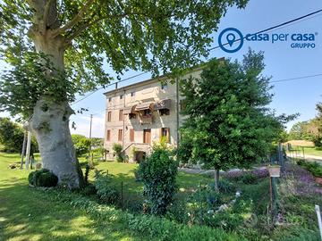 Palazzo storico immerso nel verde del Delta del Po