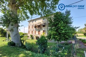 Palazzo storico immerso nel verde del Delta del Po