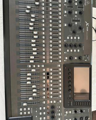 Mixer Behringer X32 con case