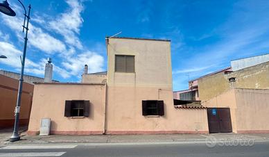 Casa indipendente con cortile e posto auto
